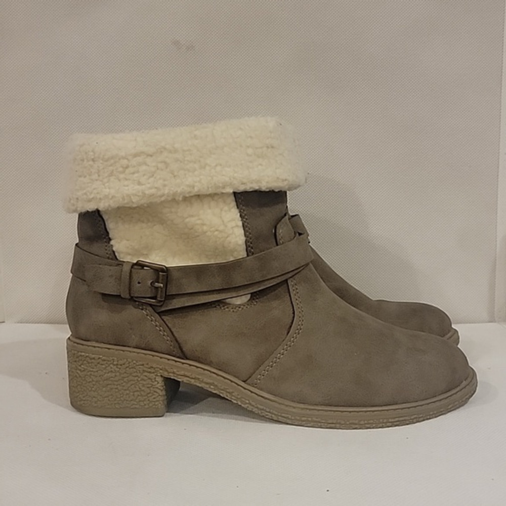 STEVIES MEDIUM BROWN SUEDE SHOE BOOTS (sz 6)